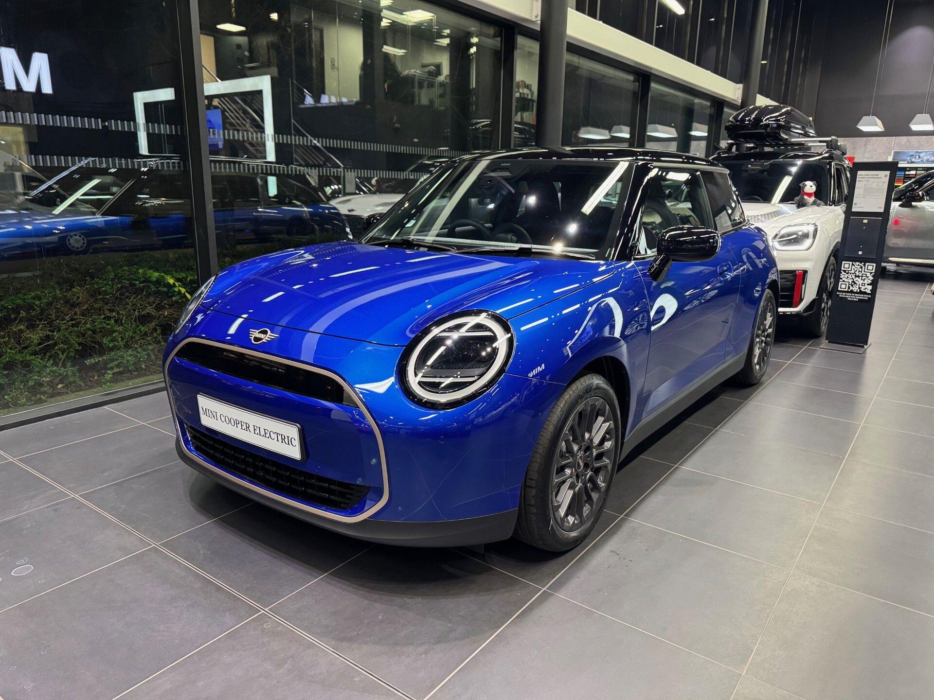 MINI UK at Berry Heathrow | Car dealership in West Drayton